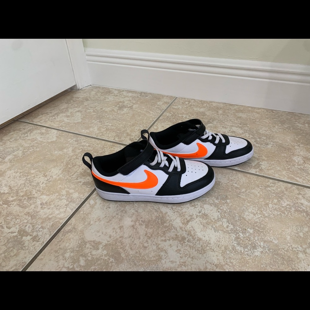 size 2.5 youth Nike court borough low 2